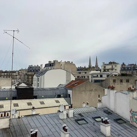 Luminous And Inspiring Arty Apartment *